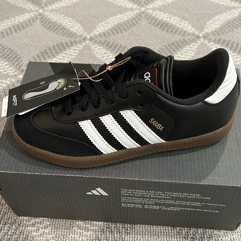 Samba classic sneakers size 2.5 youth never worn new with tags